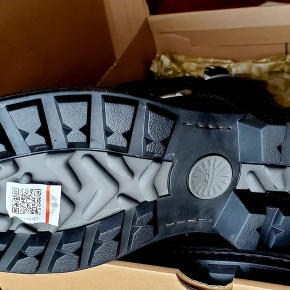 UGG Black Leather BOOTS Mens Size 11 NEW IN BOX - Picture 4 of 9